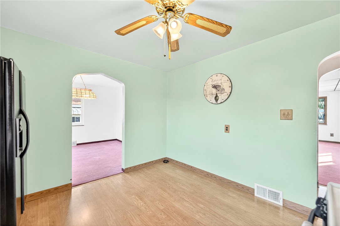 Ross Twp, Pennsylvania 15229, United States, 3 Bedrooms Bedrooms, ,2 BathroomsBathrooms,Residential,Contingent,222532