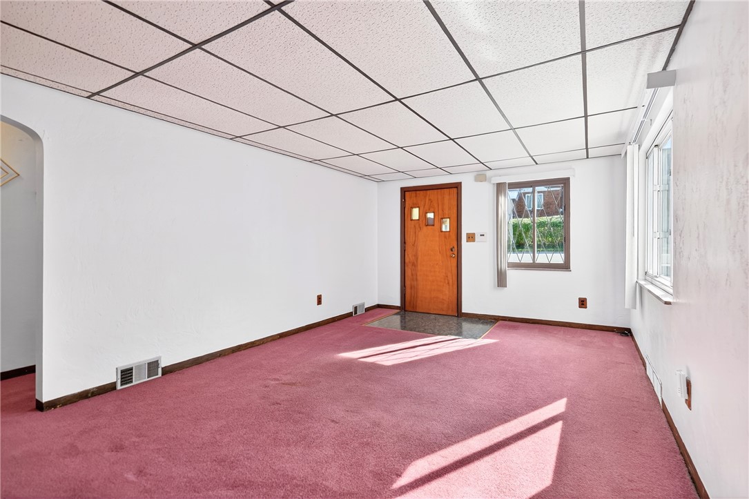 Ross Twp, Pennsylvania 15229, United States, 3 Bedrooms Bedrooms, ,2 BathroomsBathrooms,Residential,Contingent,222532