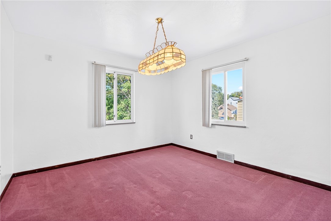 Ross Twp, Pennsylvania 15229, United States, 3 Bedrooms Bedrooms, ,2 BathroomsBathrooms,Residential,Contingent,222532