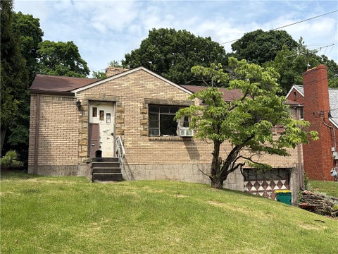 Photo of 803 Highview Rd, Pittsburgh, PA 15234 (MLS # 1761459)