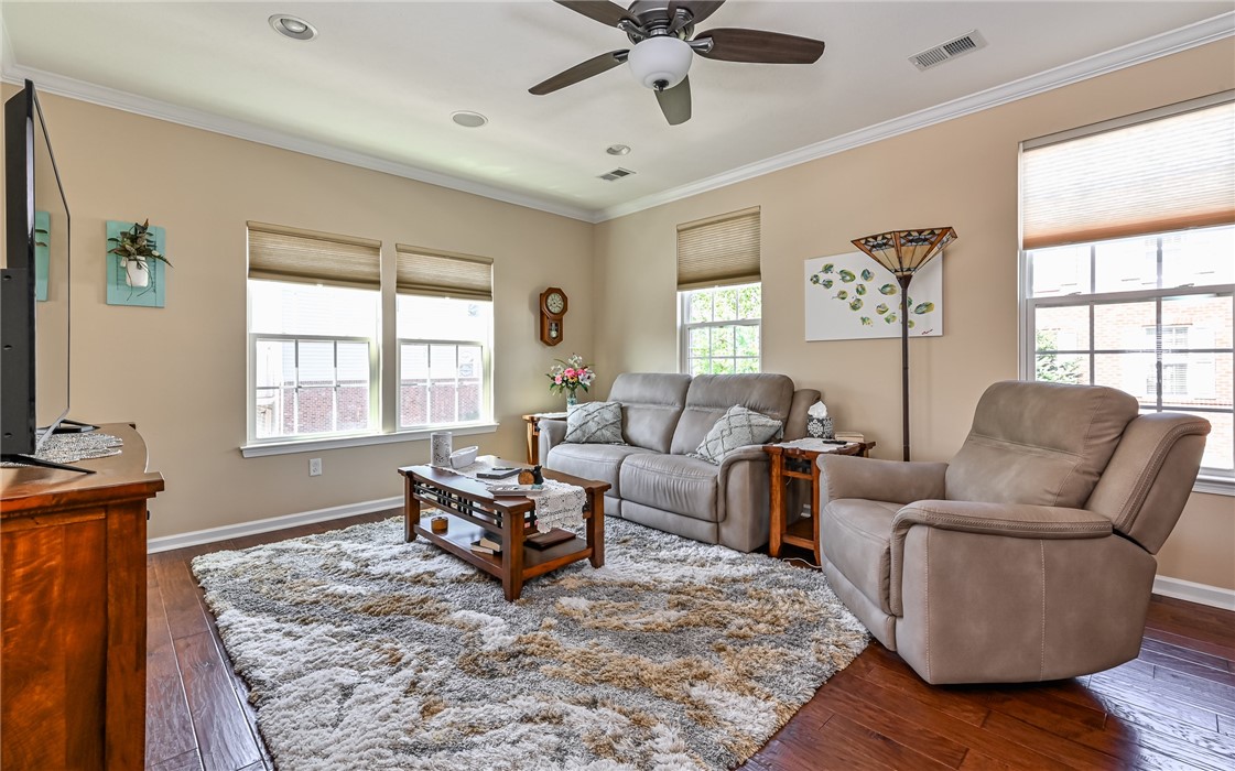 401 Pointe View Dr