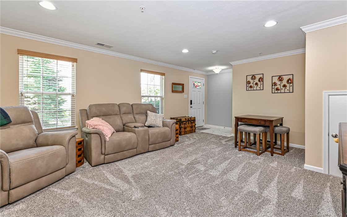 401 Pointe View Dr