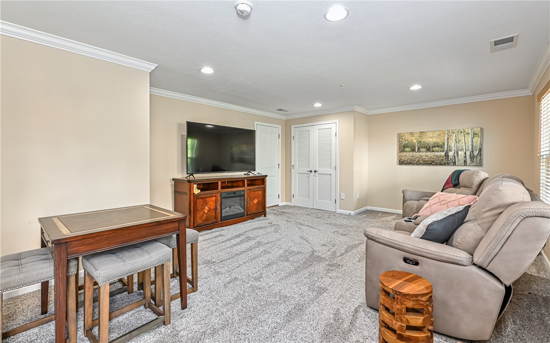 401 Pointe View Dr