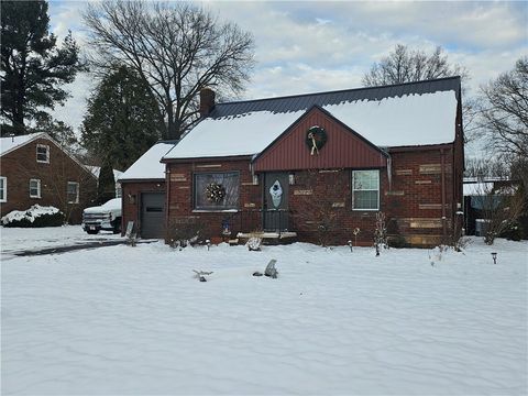 102 W Elizabeth Neshannock Twp PA 16105