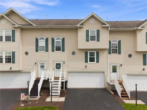 Townhouse For Sale - 149 Manor View Drive Dr<br/> Manor, PA 15665