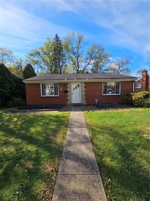 Photo of 182 Rosewood Dr, Pittsburgh, PA 15235 (MLS # 1728841)