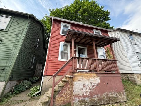Photo of 1345 New St, Franklin, PA 16323 (MLS # 1760165)