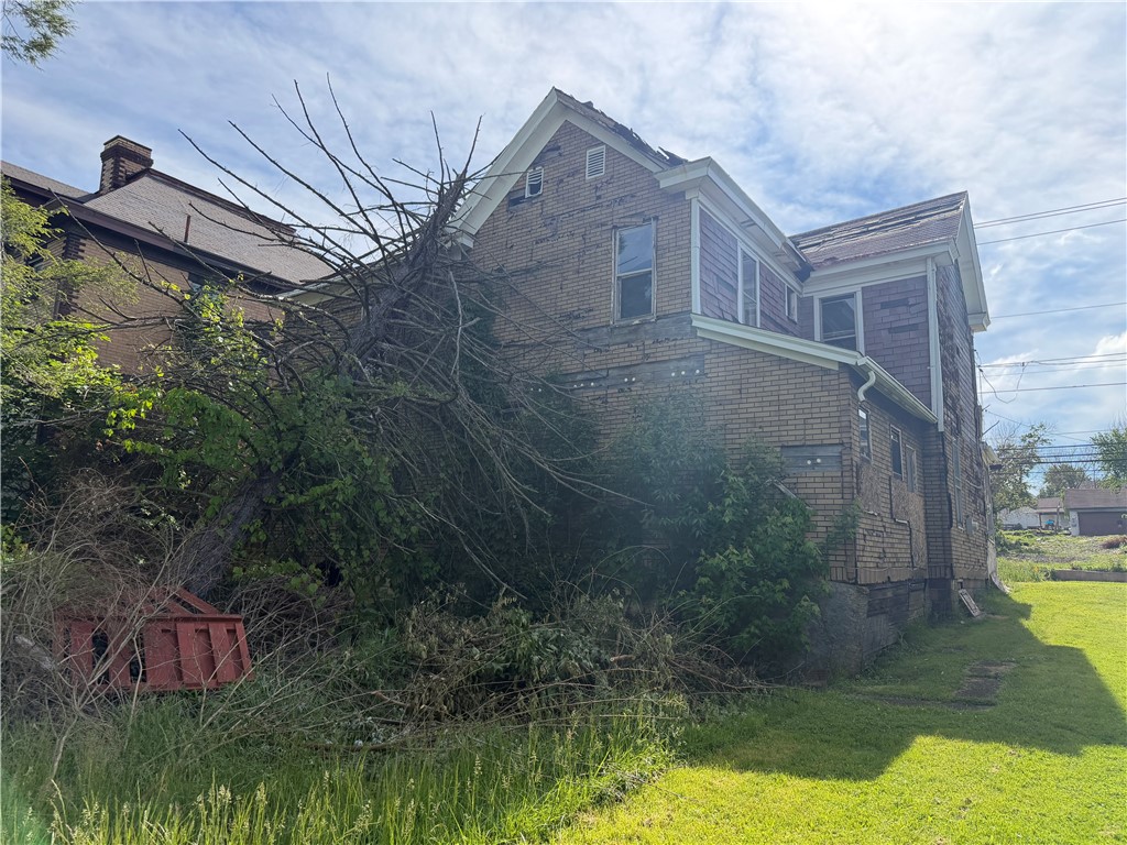 221 N Gallatin Ave