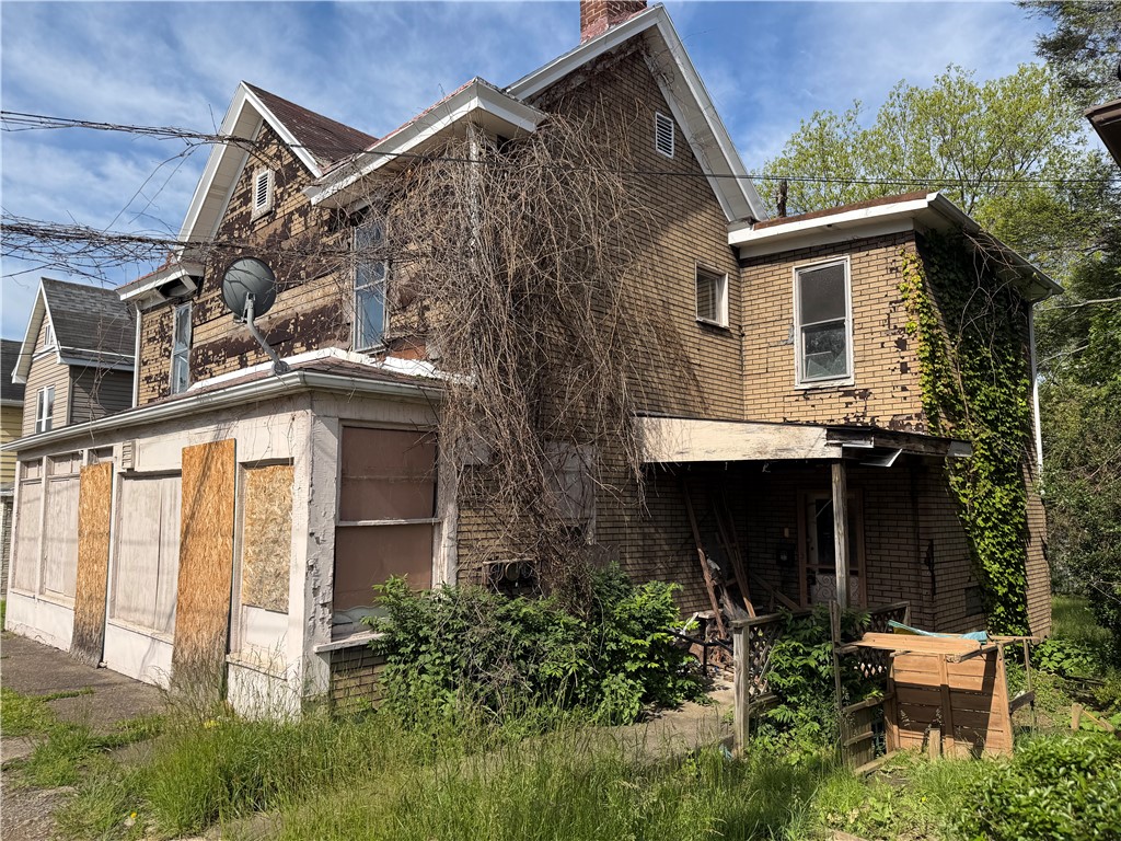 221 N Gallatin Ave