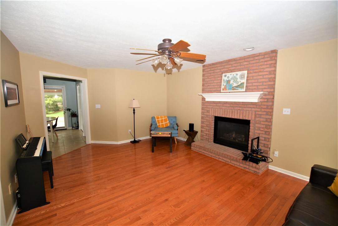 Cranberry Twp, Pennsylvania 16066, United States, 4 Bedrooms Bedrooms, ,3 BathroomsBathrooms,Residential,Contingent,108180