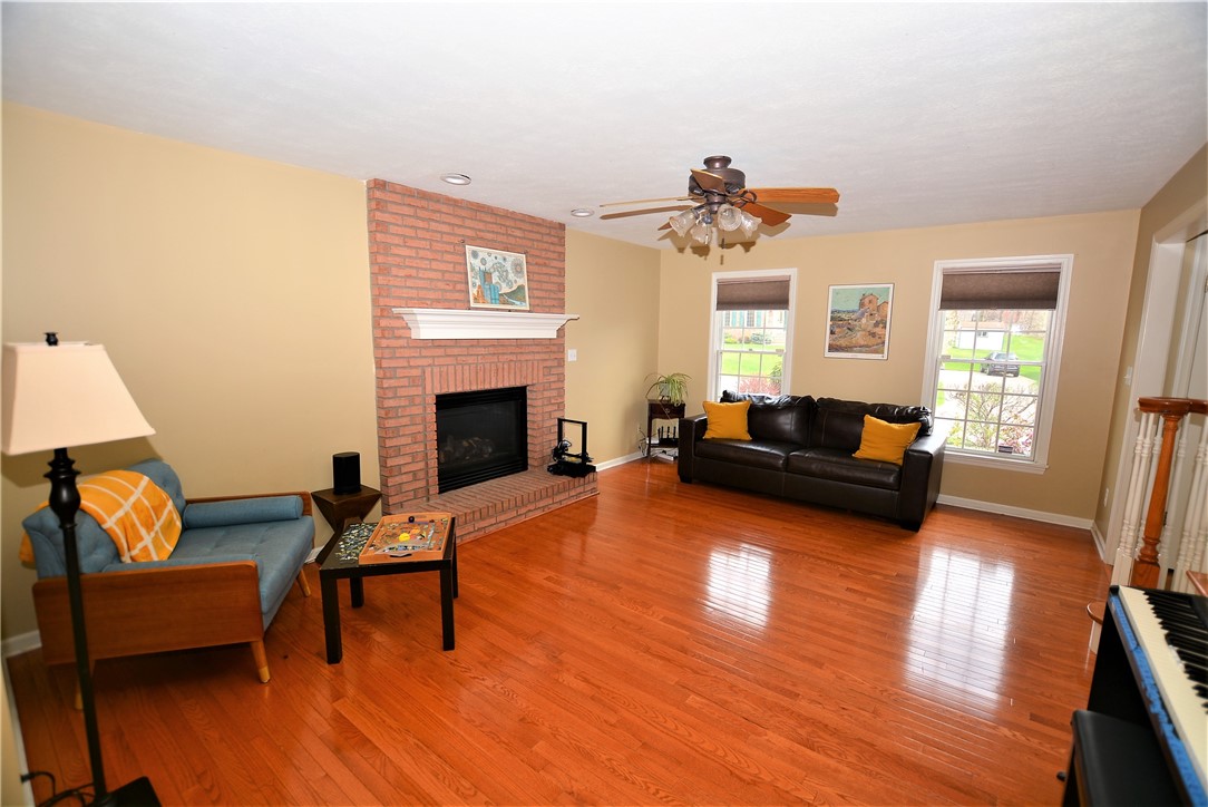 Cranberry Twp, Pennsylvania 16066, United States, 4 Bedrooms Bedrooms, ,3 BathroomsBathrooms,Residential,Contingent,108180