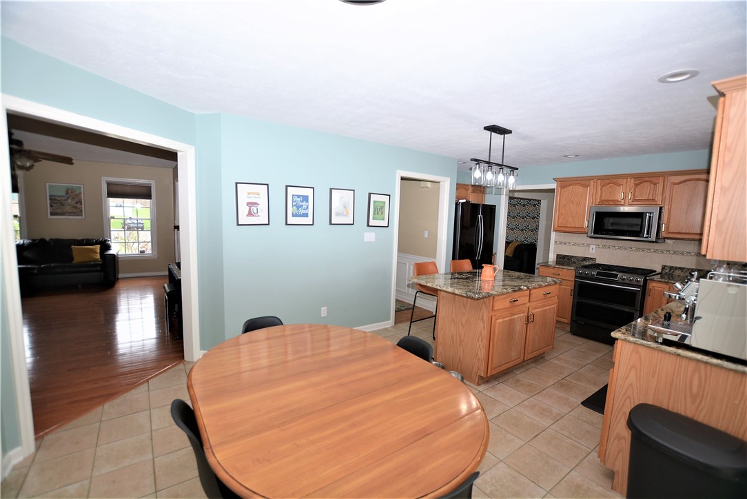 Cranberry Twp, Pennsylvania 16066, United States, 4 Bedrooms Bedrooms, ,3 BathroomsBathrooms,Residential,Contingent,108180