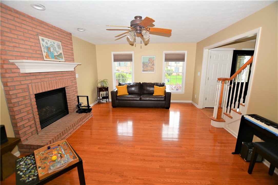 Cranberry Twp, Pennsylvania 16066, United States, 4 Bedrooms Bedrooms, ,3 BathroomsBathrooms,Residential,Contingent,108180