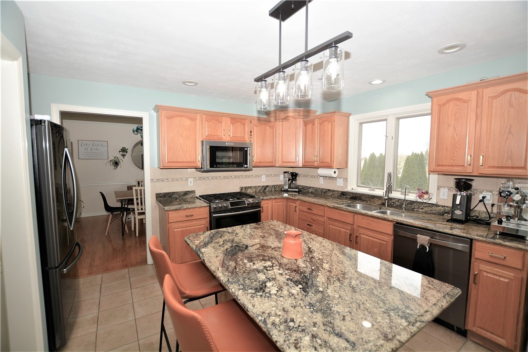 Cranberry Twp, Pennsylvania 16066, United States, 4 Bedrooms Bedrooms, ,3 BathroomsBathrooms,Residential,Contingent,108180