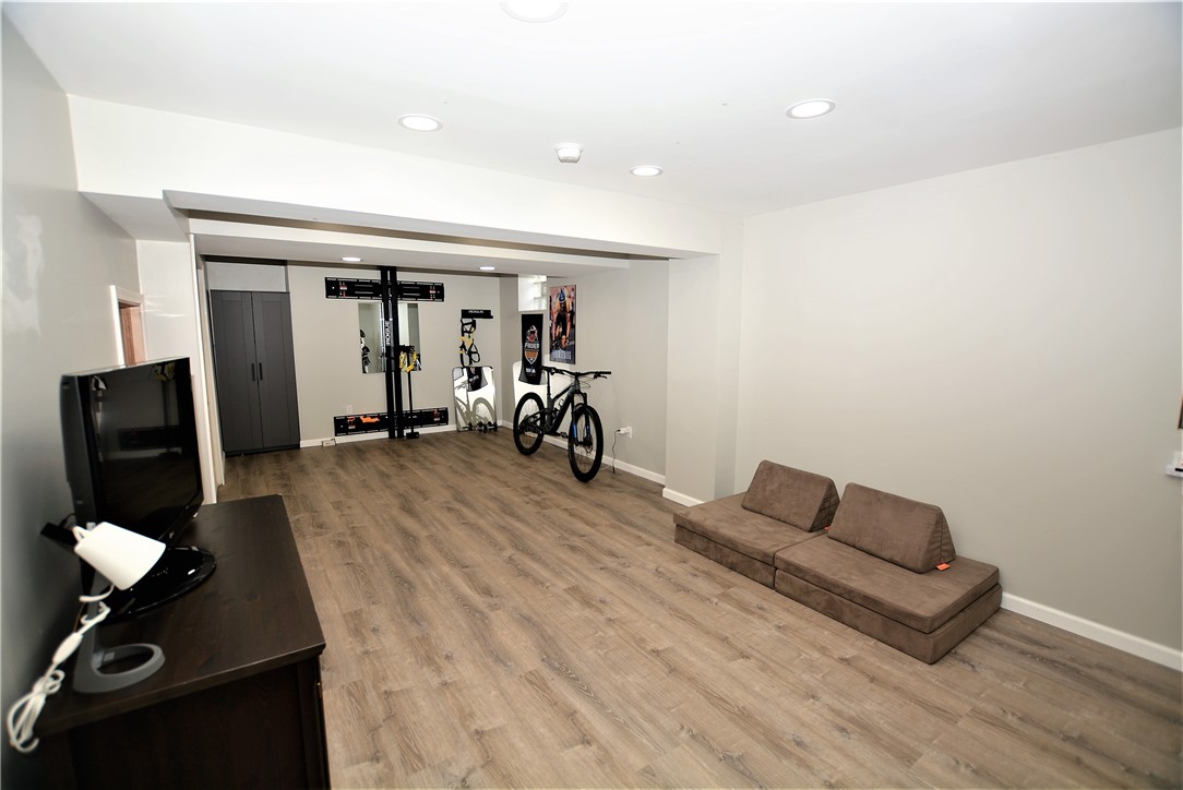 Cranberry Twp, Pennsylvania 16066, United States, 4 Bedrooms Bedrooms, ,3 BathroomsBathrooms,Residential,Contingent,108180