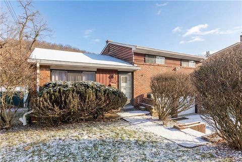 Photo of 1213 Robinia Dr, Pittsburgh, PA 15221 (MLS # 1733857)