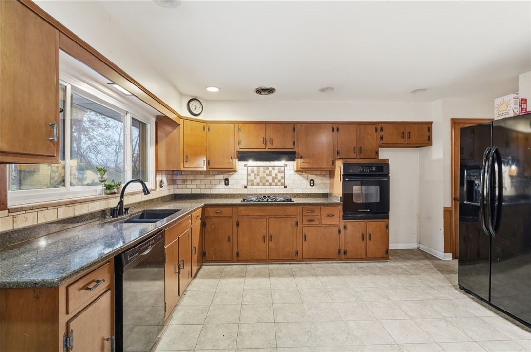 Upper St Clair, Pennsylvania 15241, United States, 3 Bedrooms Bedrooms, ,3 BathroomsBathrooms,Residential,Active,245005