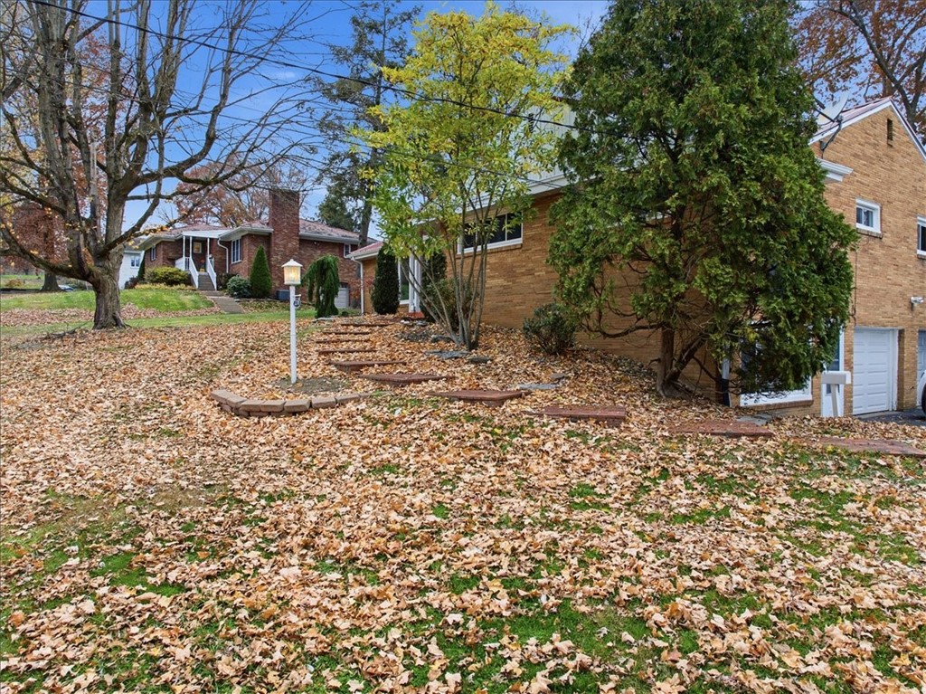 Upper St Clair, Pennsylvania 15241, United States, 3 Bedrooms Bedrooms, ,3 BathroomsBathrooms,Residential,Active,245005