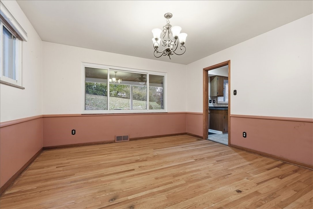 Upper St Clair, Pennsylvania 15241, United States, 3 Bedrooms Bedrooms, ,3 BathroomsBathrooms,Residential,Active,245005