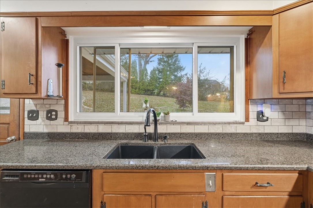 Upper St Clair, Pennsylvania 15241, United States, 3 Bedrooms Bedrooms, ,3 BathroomsBathrooms,Residential,Active,245005