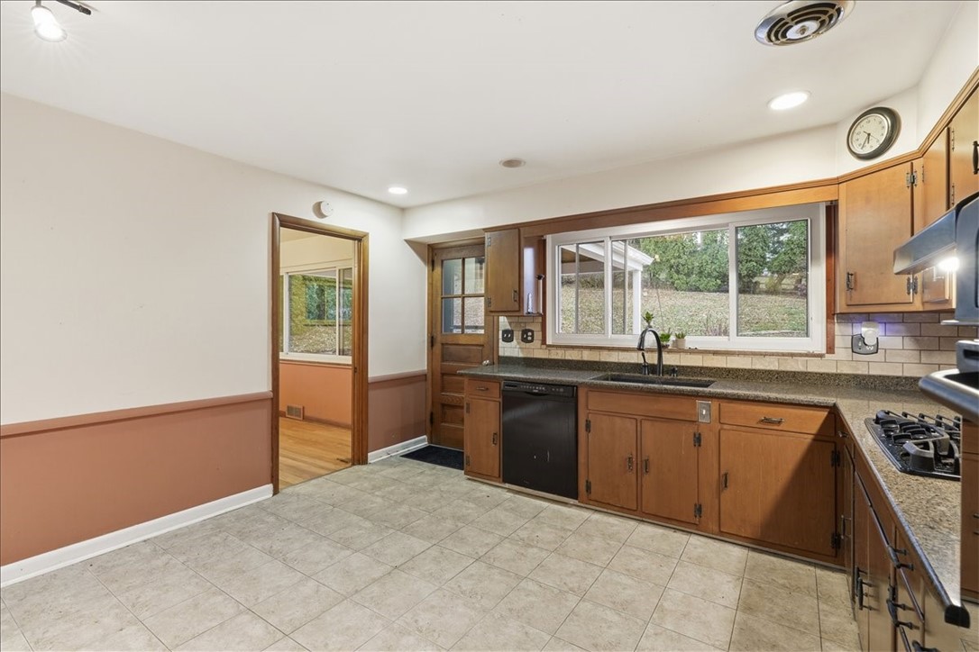 Upper St Clair, Pennsylvania 15241, United States, 3 Bedrooms Bedrooms, ,3 BathroomsBathrooms,Residential,Active,245005