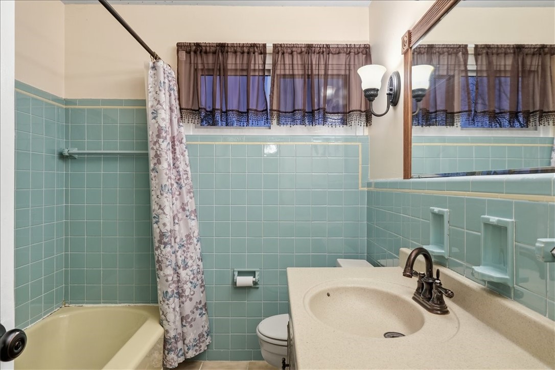 Upper St Clair, Pennsylvania 15241, United States, 3 Bedrooms Bedrooms, ,3 BathroomsBathrooms,Residential,Active,245005