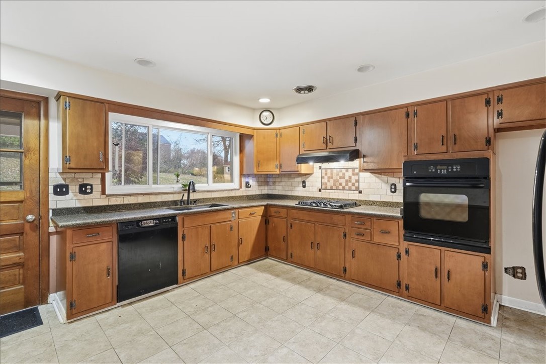 Upper St Clair, Pennsylvania 15241, United States, 3 Bedrooms Bedrooms, ,3 BathroomsBathrooms,Residential,Active,245005