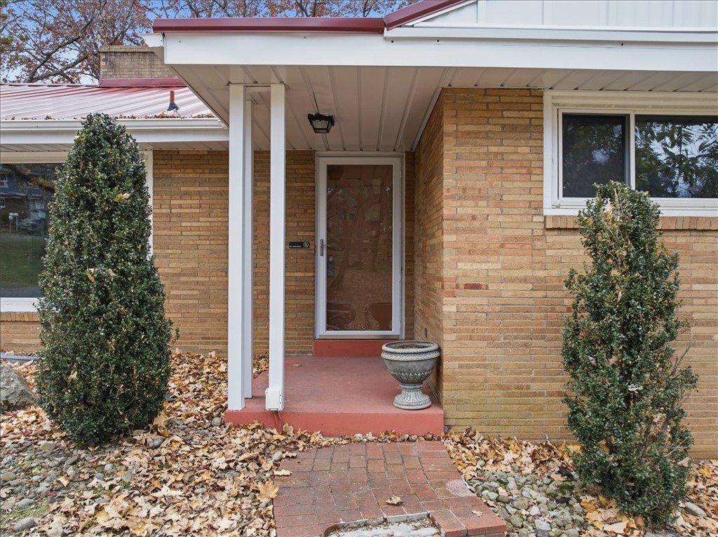 Upper St Clair, Pennsylvania 15241, United States, 3 Bedrooms Bedrooms, ,3 BathroomsBathrooms,Residential,Active,245005