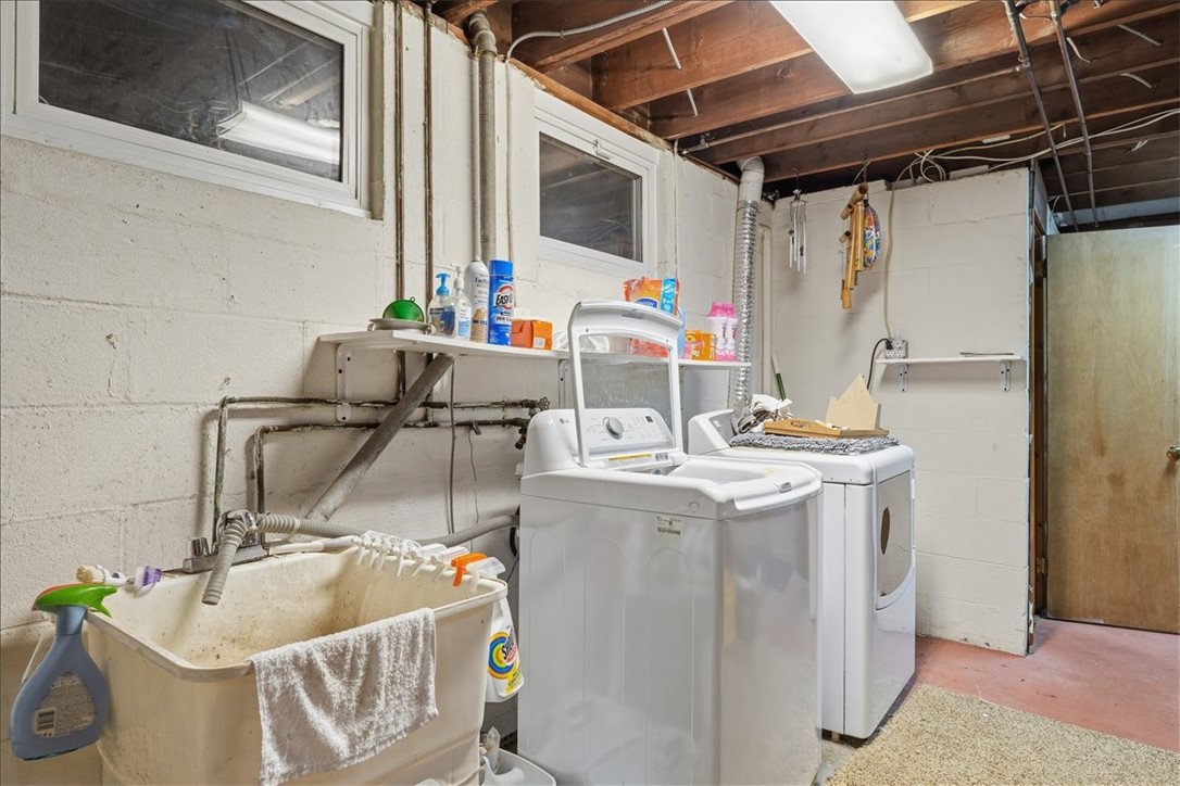 Upper St Clair, Pennsylvania 15241, United States, 3 Bedrooms Bedrooms, ,3 BathroomsBathrooms,Residential,Active,245005