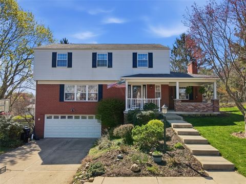 Photo of 1865 Brandywine Dr, Allison Park, PA 15101 (MLS # 1747231)