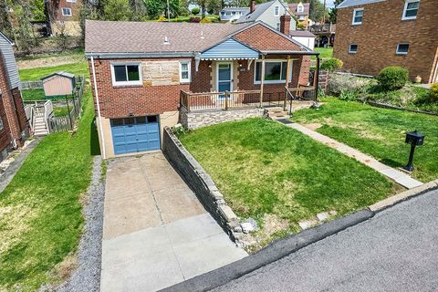 Photo of 102 Tarpon Dr, Pittsburgh, PA 15212 (MLS # 1749923)