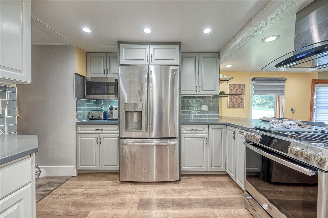 Rochester Twp, Pennsylvania 15074, United States, 4 Bedrooms Bedrooms, ,3 BathroomsBathrooms,Residential,Contingent,149639