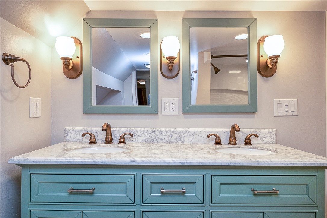 Rochester Twp, Pennsylvania 15074, United States, 4 Bedrooms Bedrooms, ,3 BathroomsBathrooms,Residential,Contingent,149639