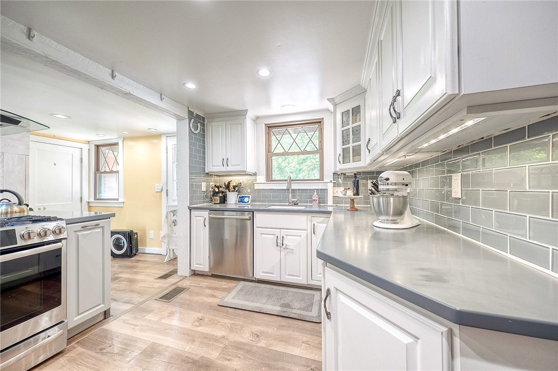 Rochester Twp, Pennsylvania 15074, United States, 4 Bedrooms Bedrooms, ,3 BathroomsBathrooms,Residential,Contingent,149639