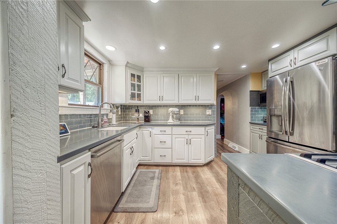 Rochester Twp, Pennsylvania 15074, United States, 4 Bedrooms Bedrooms, ,3 BathroomsBathrooms,Residential,Contingent,149639