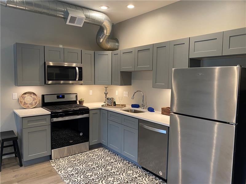 3809 Liberty Ave Ave #206, Lawrenceville, Pennsylvania image 2
