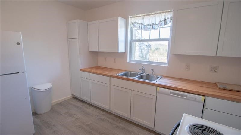 North Huntingdon, Pennsylvania 15642, United States, 3 Bedrooms Bedrooms, ,2 BathroomsBathrooms,Residential,Active,163456