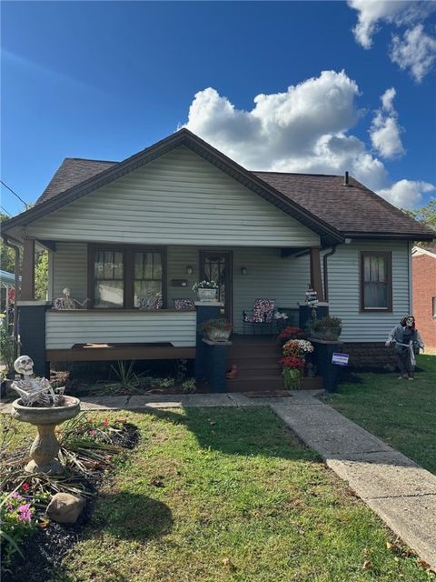 Photo of 309 Harding St, New Castle, PA 16101 (MLS # 1725168)