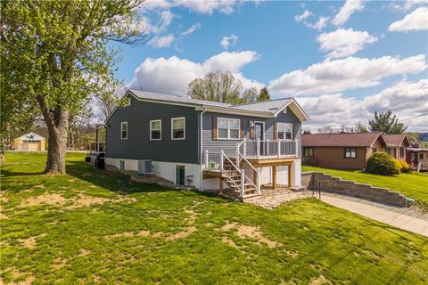 Photo of 204 Buckels Ave, Houston, PA 15342 (MLS # 1750344)