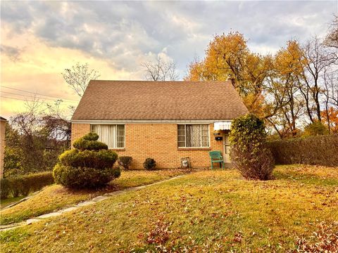 Photo of 416 Penn Vista Dr, Pittsburgh, PA 15235 (MLS # 1737596)