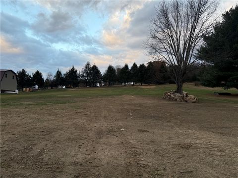 Photo of 813 Edmon Rd, Apollo, PA 15613 (MLS # 1735370)