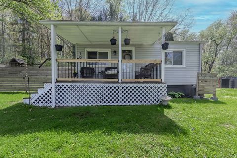 Photo of 102 Evans St, Beaver Falls, PA 15010 (MLS # 1750727)