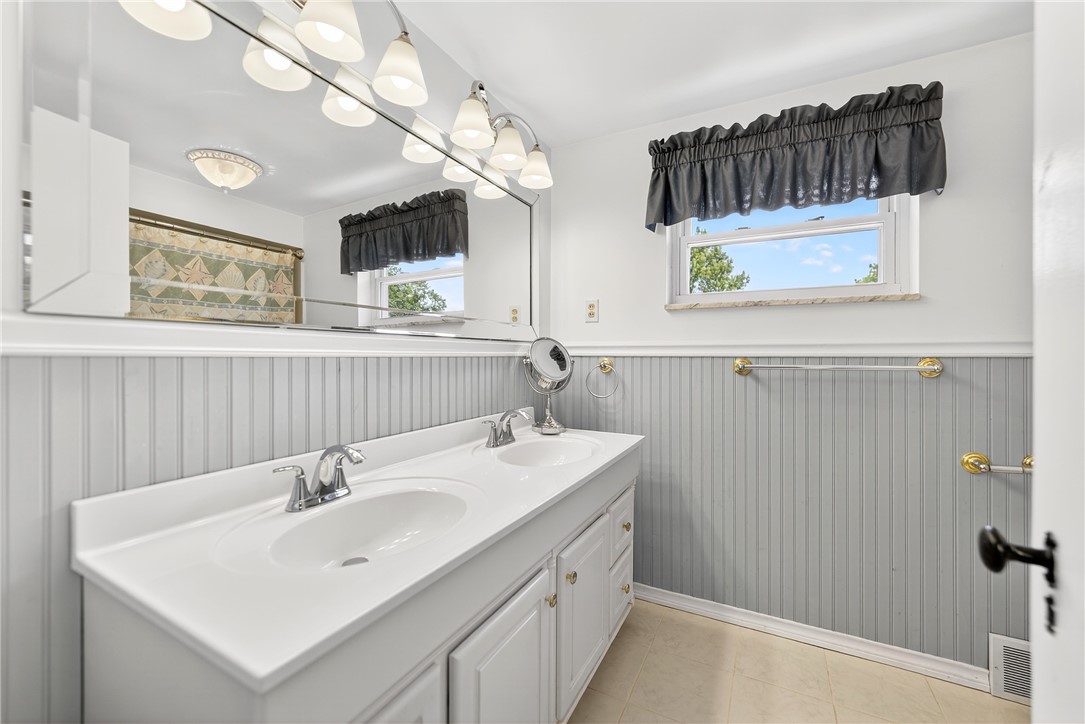 Moon/Crescent Twp, Pennsylvania 15108, United States, 4 Bedrooms Bedrooms, ,3 BathroomsBathrooms,Residential,Active,243307