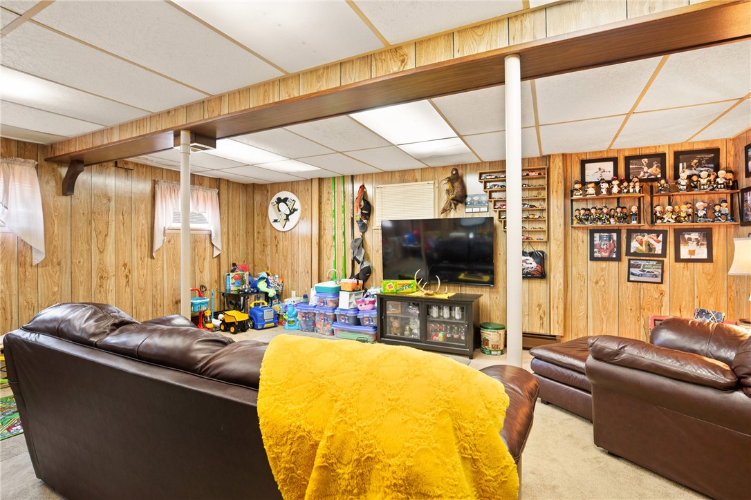 Central City, Pennsylvania 15926, United States, 4 Bedrooms Bedrooms, ,2 BathroomsBathrooms,Residential,Active,176901