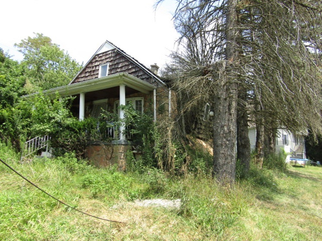 636 Monaca Rd