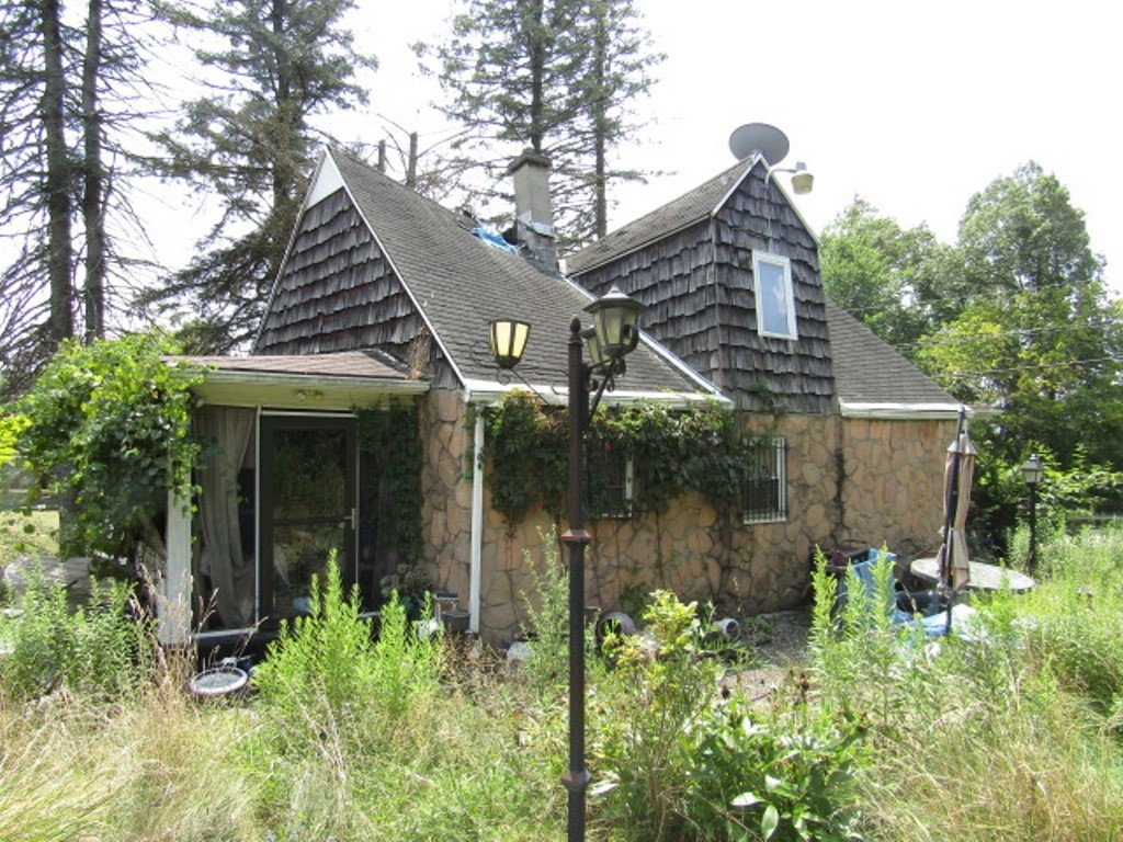 636 Monaca Rd