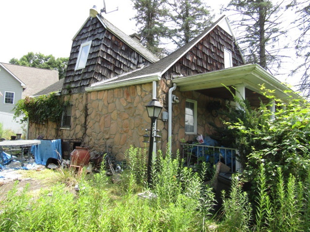 636 Monaca Rd