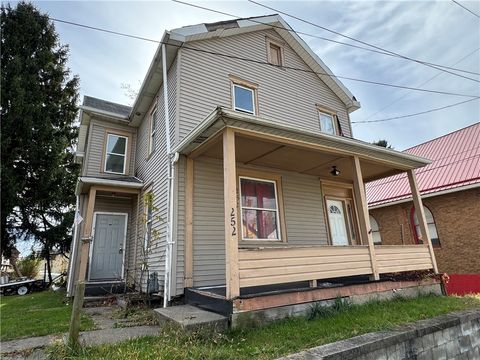 Photo of 252 Catalpa St, New Kensington, PA 15068 (MLS # 1729609)