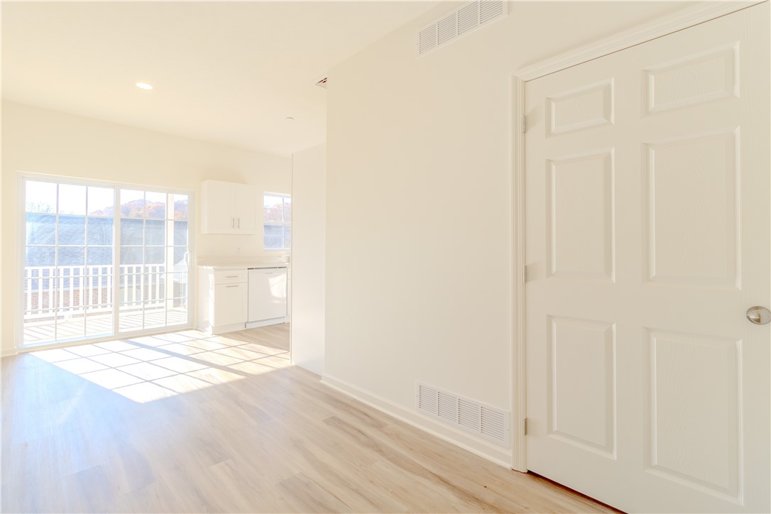 Lower Burrell, Pennsylvania 15068, United States, 2 Bedrooms Bedrooms, ,2 BathroomsBathrooms,Residential,Contingent,32078