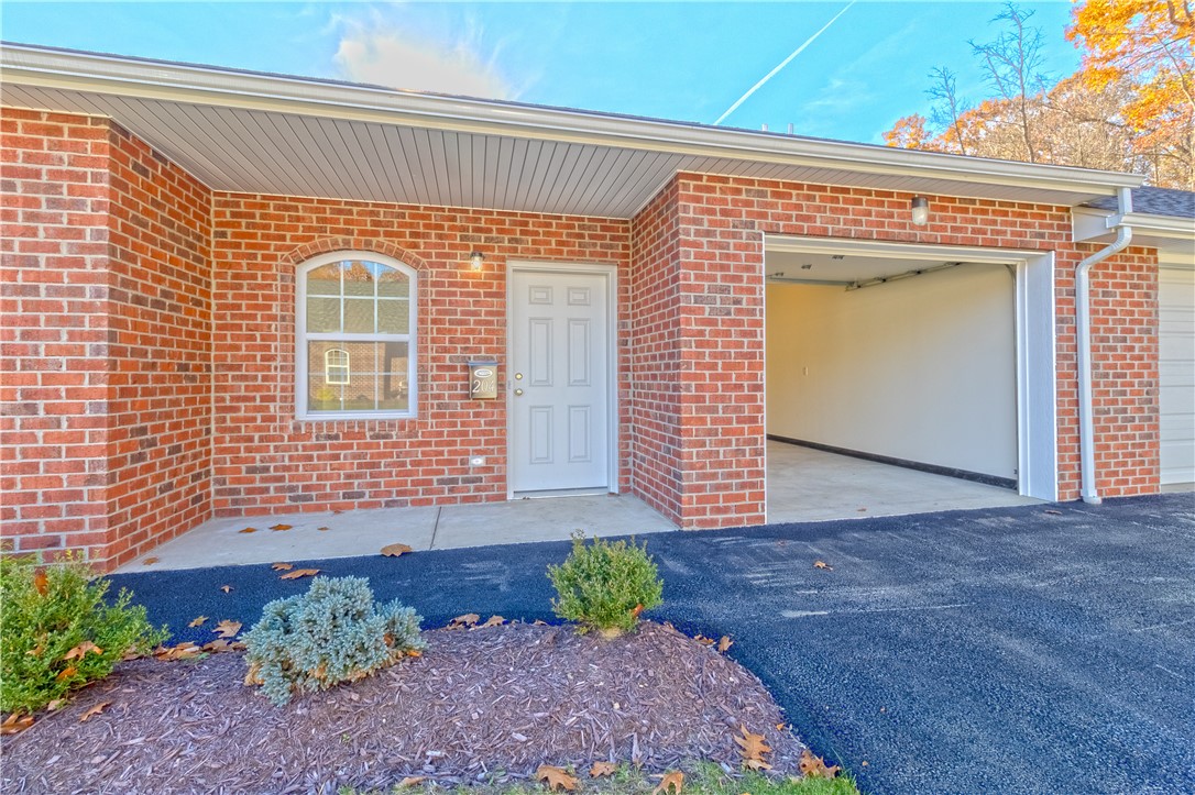 Lower Burrell, Pennsylvania 15068, United States, 2 Bedrooms Bedrooms, ,2 BathroomsBathrooms,Residential,Contingent,32078